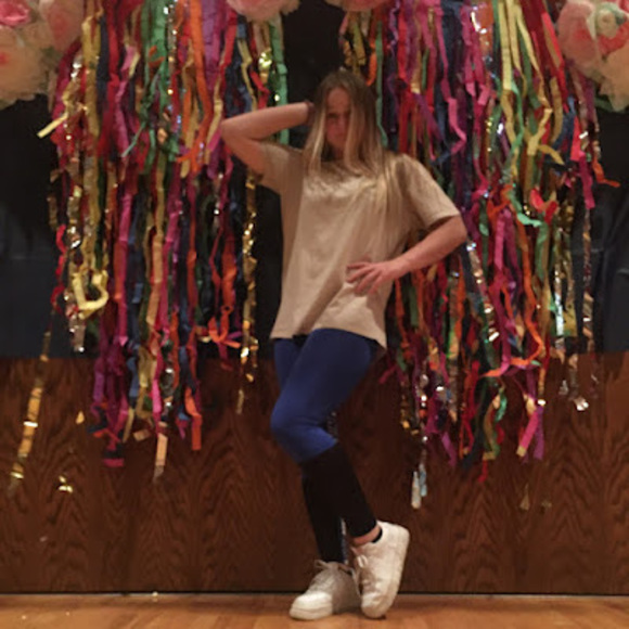 Meet your Posher, Ava - Picture 1 of 1